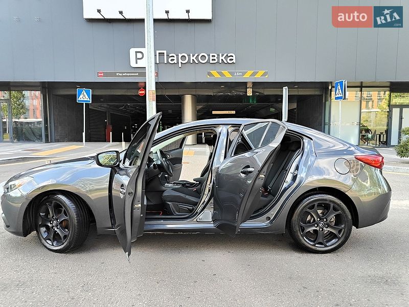 Седан Mazda 3 2016 в Киеве