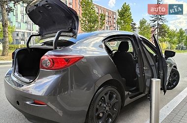 Седан Mazda 3 2016 в Киеве