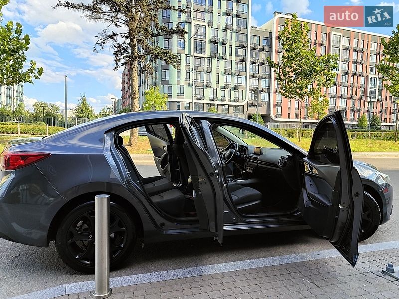 Седан Mazda 3 2016 в Киеве