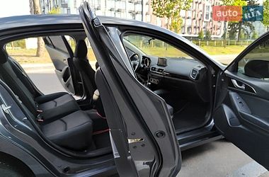 Седан Mazda 3 2016 в Киеве