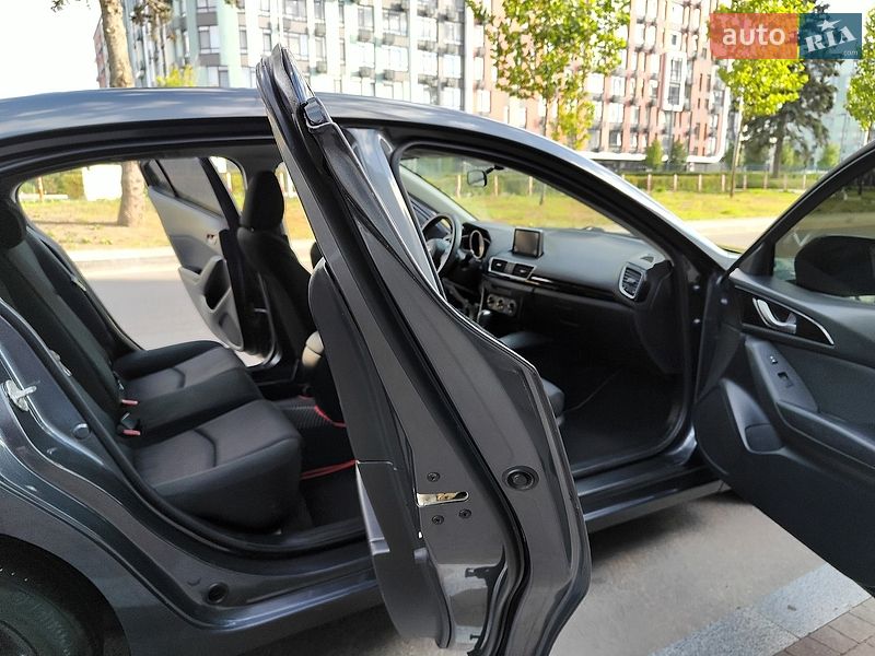 Седан Mazda 3 2016 в Киеве