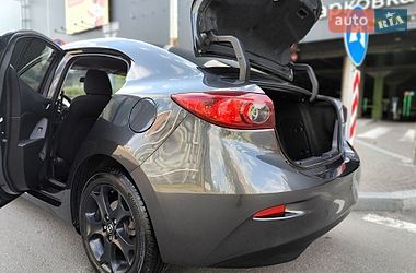 Седан Mazda 3 2016 в Киеве