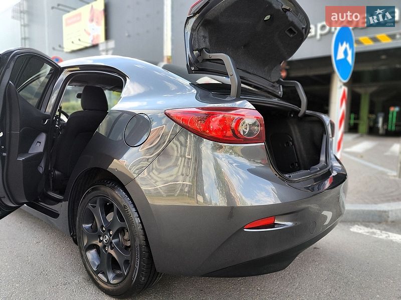 Седан Mazda 3 2016 в Киеве