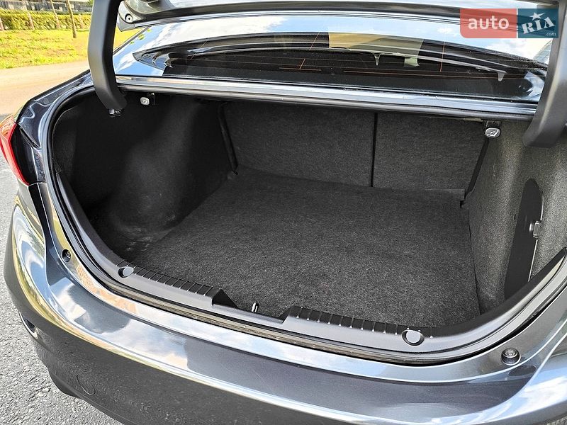 Седан Mazda 3 2016 в Киеве