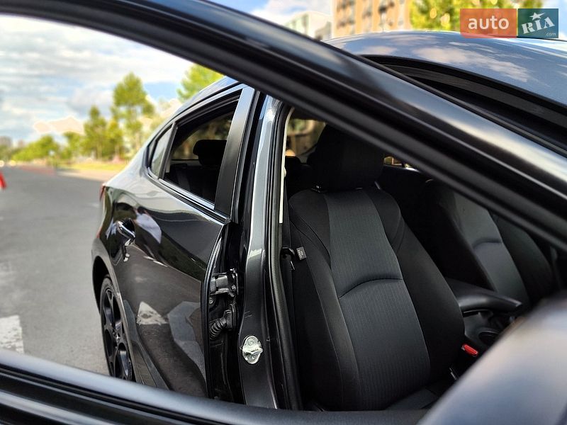 Седан Mazda 3 2016 в Киеве