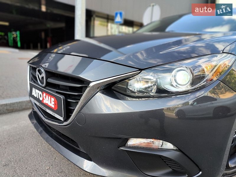 Седан Mazda 3 2016 в Киеве