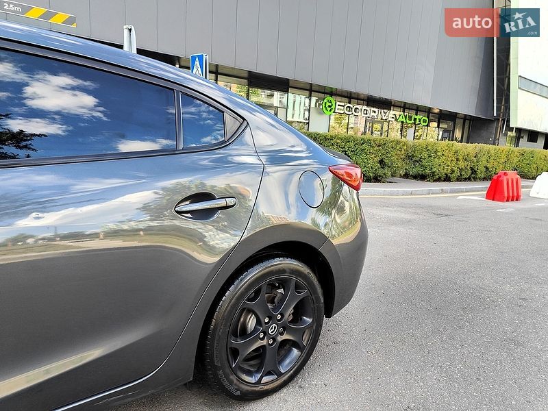 Седан Mazda 3 2016 в Киеве