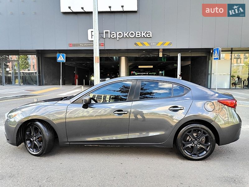 Седан Mazda 3 2016 в Киеве