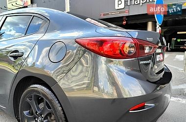 Седан Mazda 3 2016 в Киеве