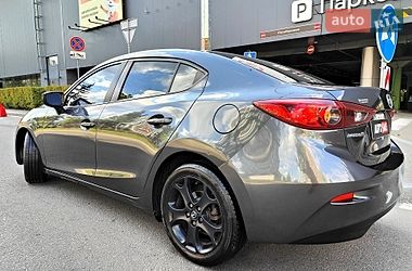 Седан Mazda 3 2016 в Киеве