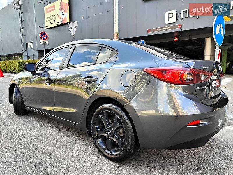 Седан Mazda 3 2016 в Киеве