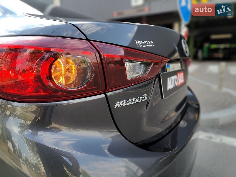 Седан Mazda 3 2016 в Киеве