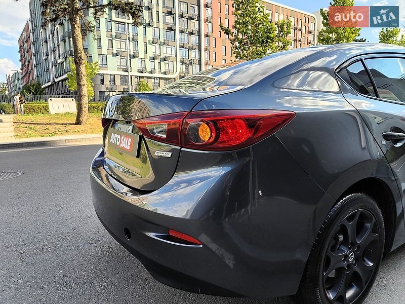 Седан Mazda 3 2016 в Киеве