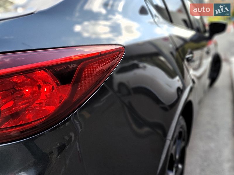 Седан Mazda 3 2016 в Киеве