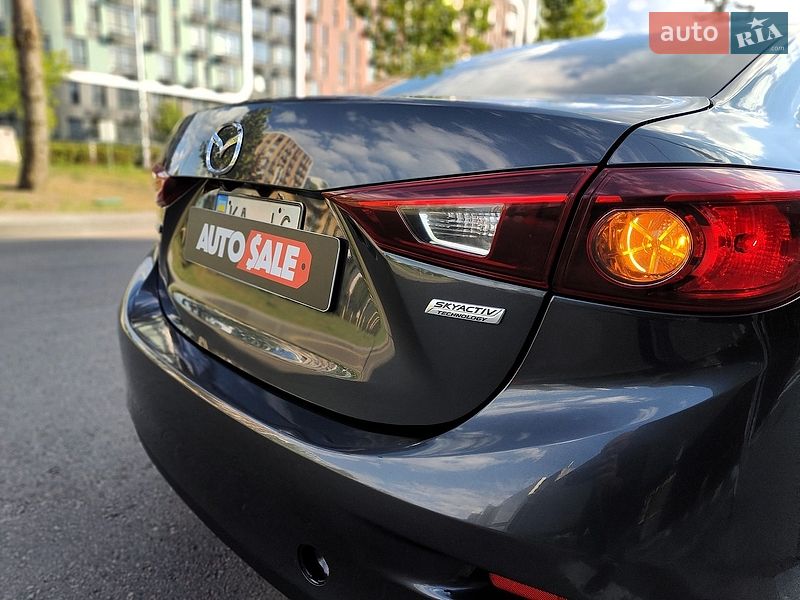 Седан Mazda 3 2016 в Киеве