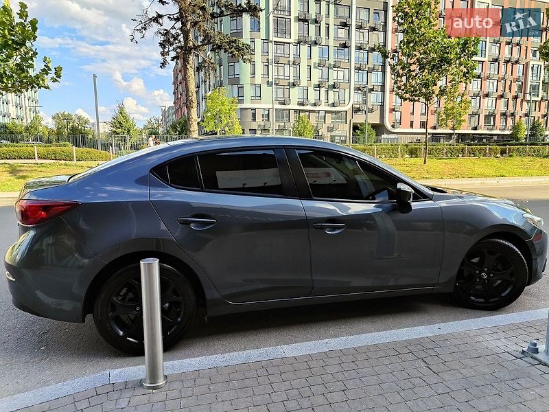 Седан Mazda 3 2016 в Киеве