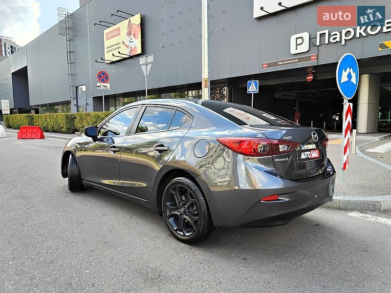 Седан Mazda 3 2016 в Киеве