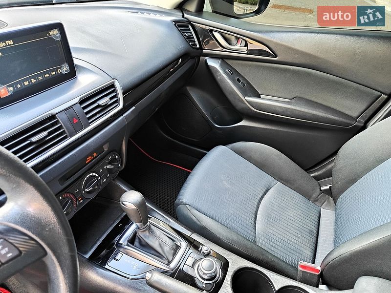 Седан Mazda 3 2016 в Киеве