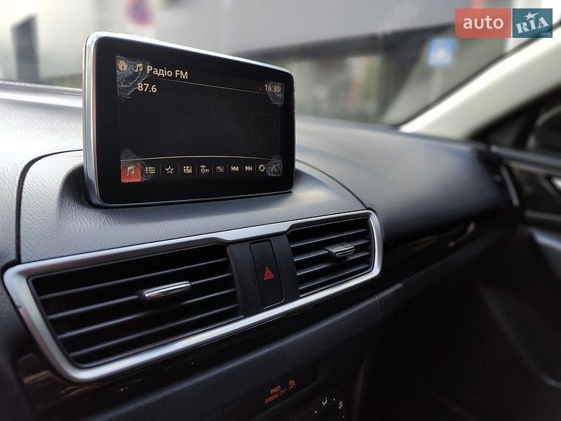 Седан Mazda 3 2016 в Киеве