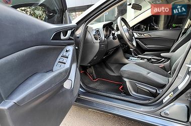 Седан Mazda 3 2016 в Киеве