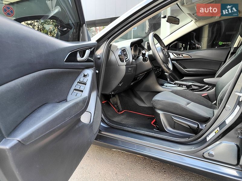 Седан Mazda 3 2016 в Киеве