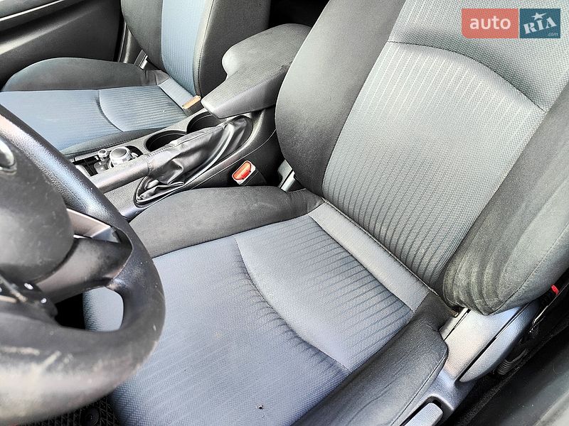 Седан Mazda 3 2016 в Киеве