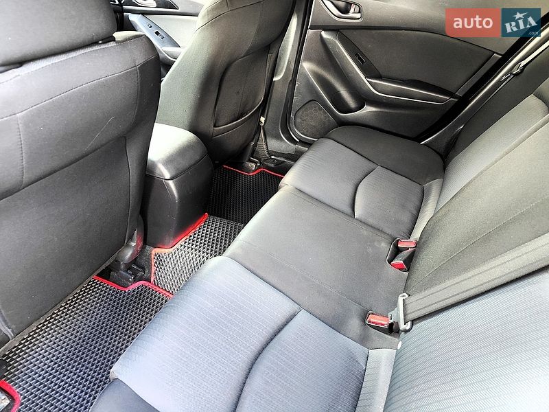 Седан Mazda 3 2016 в Киеве
