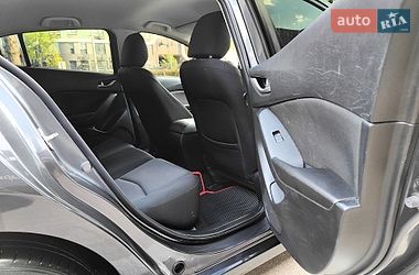 Седан Mazda 3 2016 в Киеве