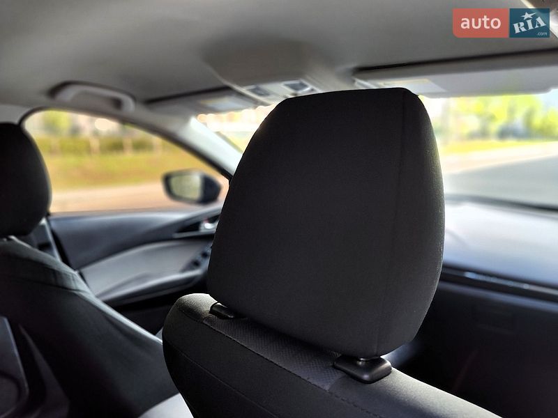 Седан Mazda 3 2016 в Киеве