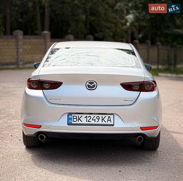 Седан Mazda 3 2019 в Ровно