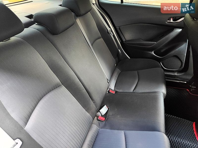 Седан Mazda 3 2016 в Киеве