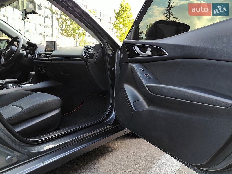 Седан Mazda 3 2016 в Киеве