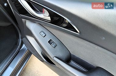 Седан Mazda 3 2016 в Киеве