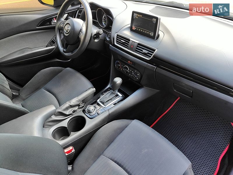 Седан Mazda 3 2016 в Киеве