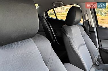 Седан Mazda 3 2016 в Киеве