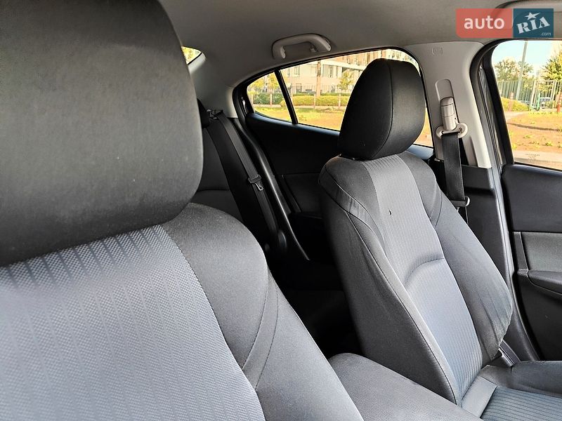 Седан Mazda 3 2016 в Киеве