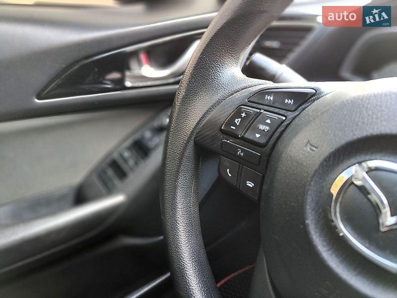 Седан Mazda 3 2016 в Киеве