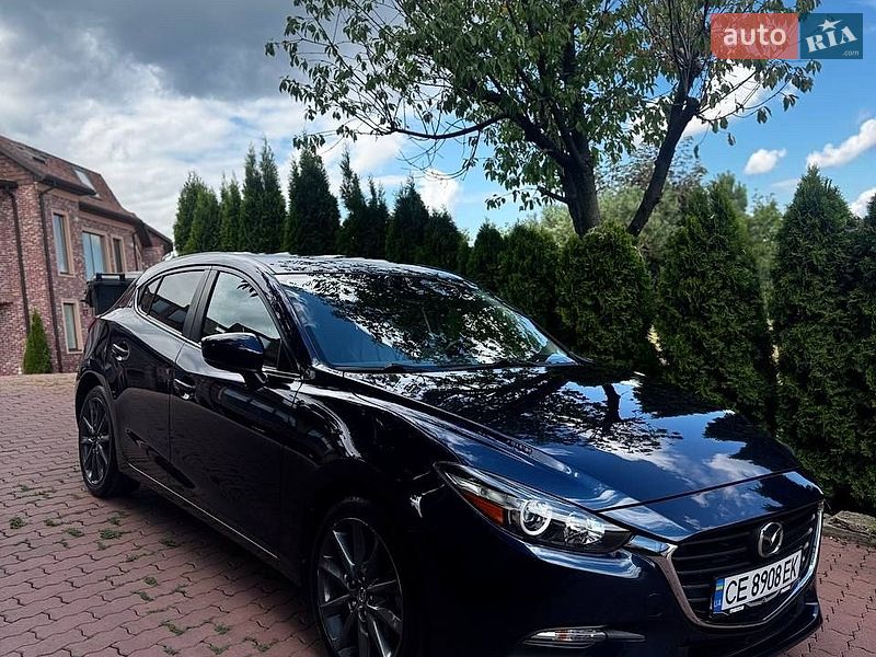 Хетчбек Mazda 3 2018 в Чернівцях