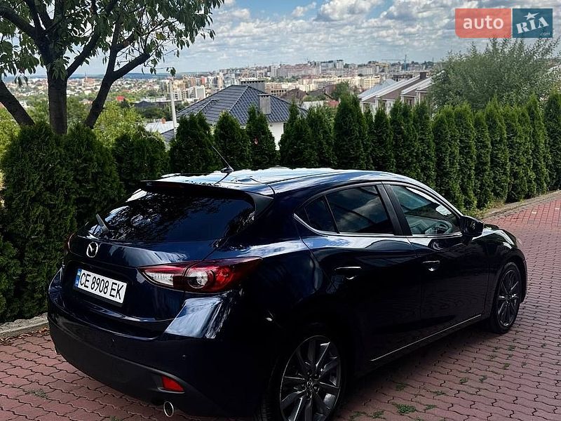 Хетчбек Mazda 3 2018 в Чернівцях