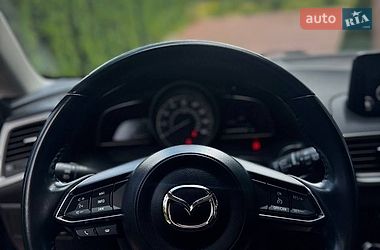 Хетчбек Mazda 3 2018 в Чернівцях