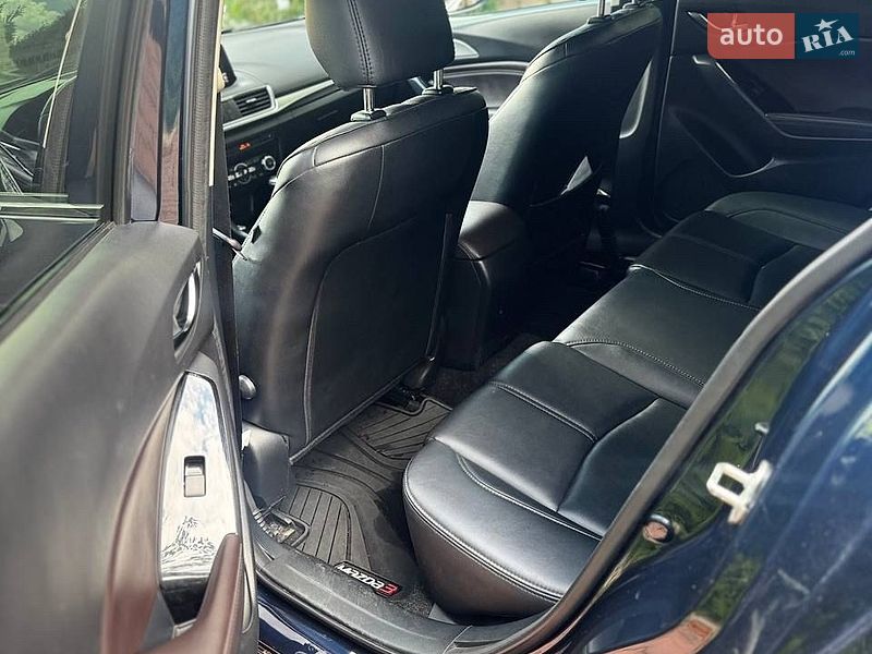 Хетчбек Mazda 3 2018 в Чернівцях