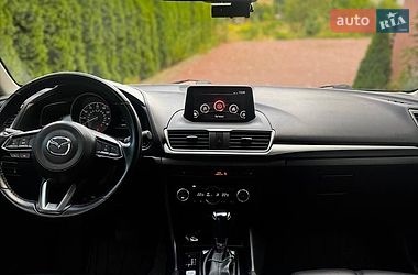 Хетчбек Mazda 3 2018 в Чернівцях