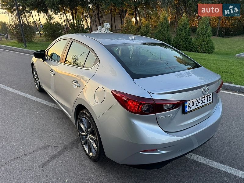 Седан Mazda 3 2018 в Києві