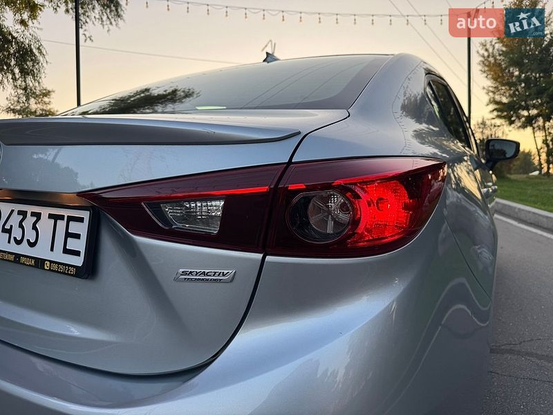 Седан Mazda 3 2018 в Києві