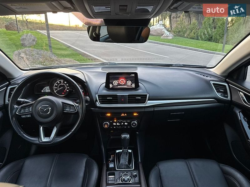 Седан Mazda 3 2018 в Києві