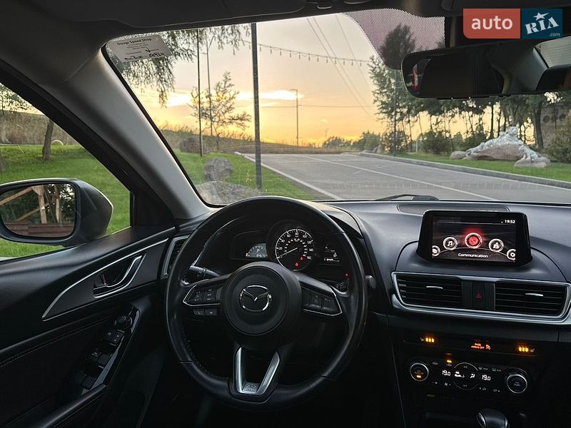 Седан Mazda 3 2018 в Києві
