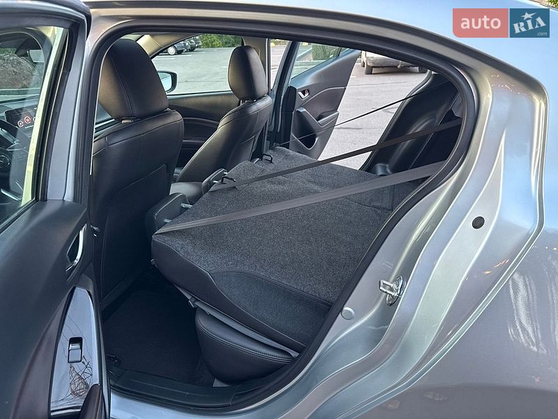 Седан Mazda 3 2018 в Києві