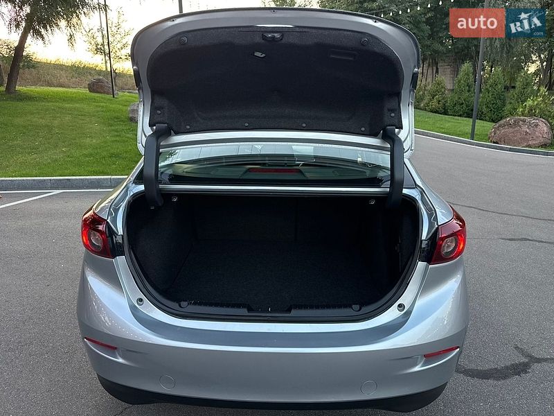 Седан Mazda 3 2018 в Києві