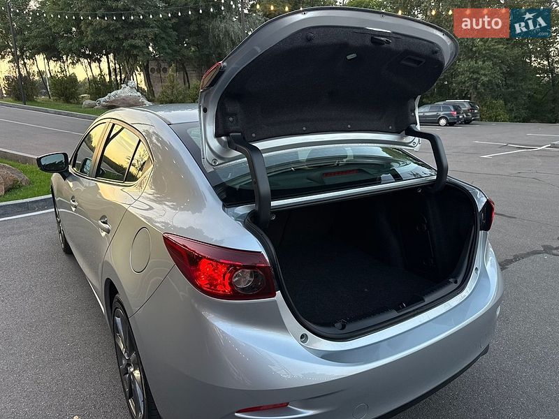 Седан Mazda 3 2018 в Києві