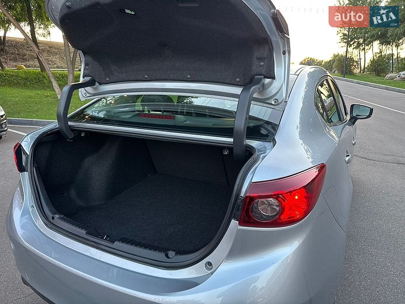 Седан Mazda 3 2018 в Києві